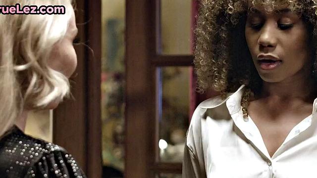 Sexy lez eats BFF lesbian pussy before eating her out