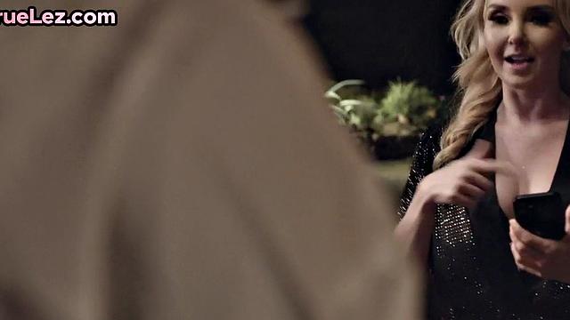 Sexy lez eats BFF lesbian pussy before eating her out