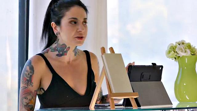 Dyke nympho beauties enjoy scissoring pussies