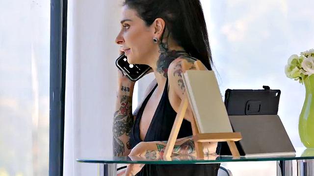 Dyke nympho beauties enjoy scissoring pussies