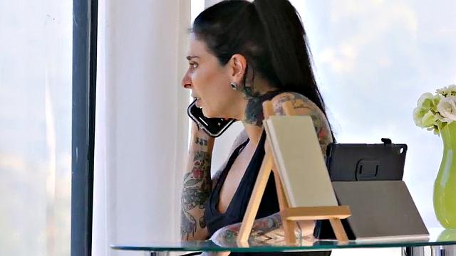 Dyke nympho beauties enjoy scissoring pussies