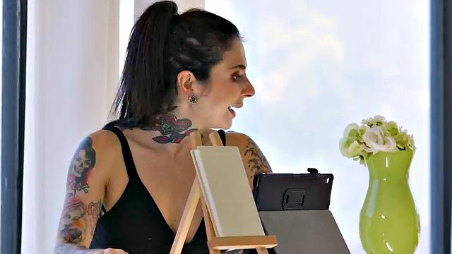 Dyke nympho beauties enjoy scissoring pussies