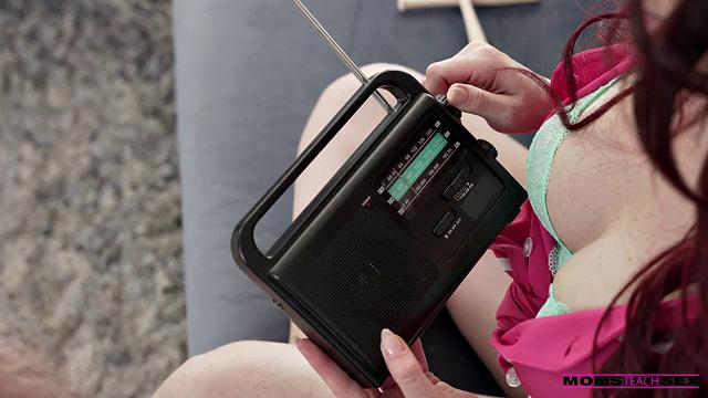 Stepmom Gets A Slam - S18:E5