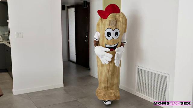 Stepmom Gets A Slam - S18:E5