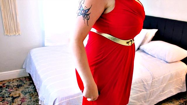 38G-cup Nagini Masturbation