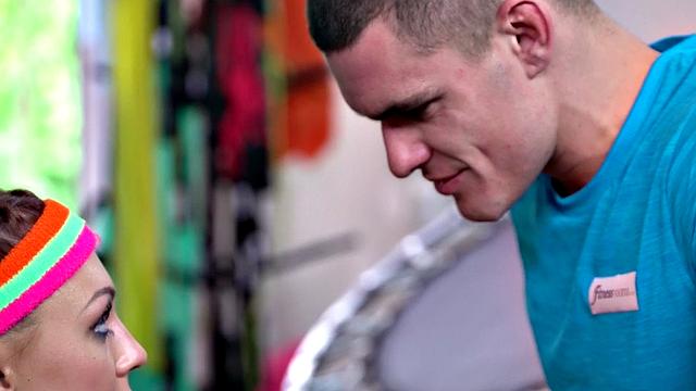 Flexible 19yo gym beauty fucked in 3way doggystyle