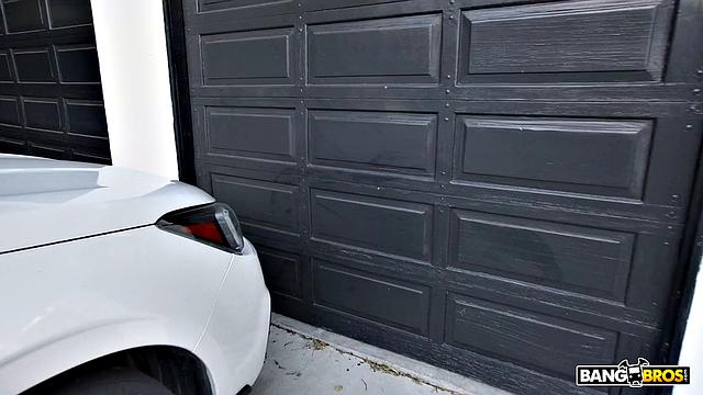 такую жопу соседи увидели - теперь не оторвут взгляд