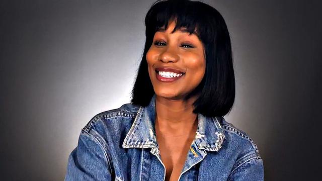 Solo ebony babe pleasing herself before intense orgasm