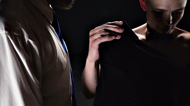 Submissive petite twink barebacked by massive DILF