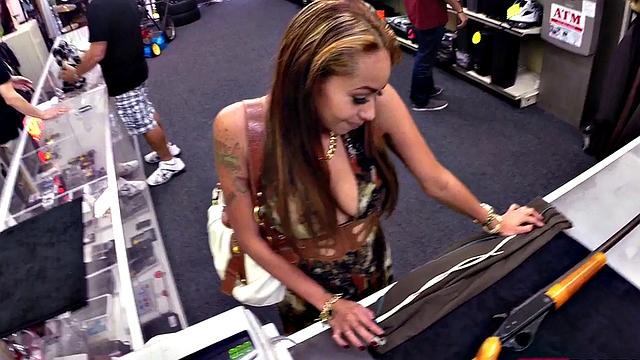 Busty latina pawner cocksucking before facial