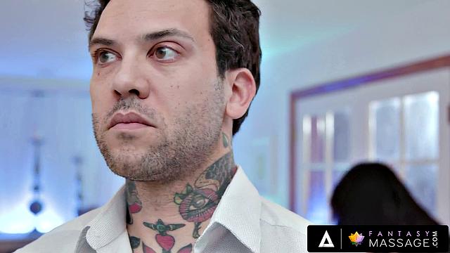 Массажист не выдержал - Алиях Хадид душит горло и выжимает максимум из сеанса массажа! И смех, и секс, и масло везде.