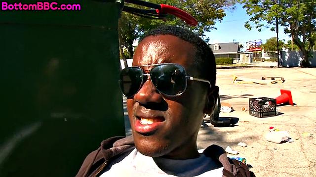 Pulling ebony gets buttfucked outdoors