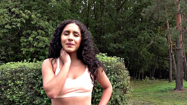 Curly-haired Latina banged outdoors for cash before riding on top