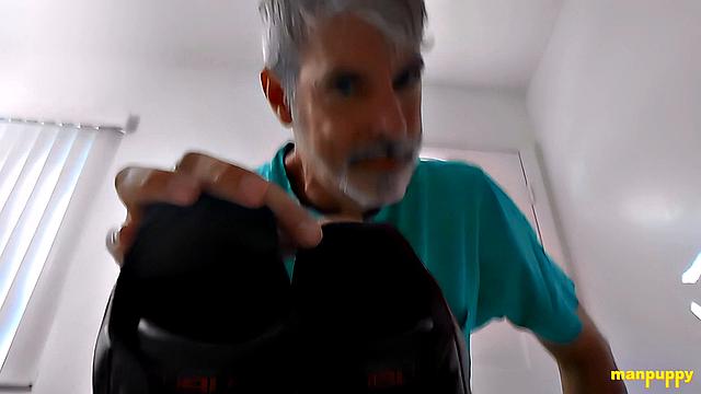 Понюхай мои заношенные кроссы - DADDY GIANT 42 - Ричард Леннокс