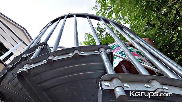 Агни так жёстко трахают, что она забывает, какой день