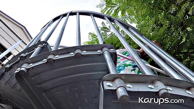 Агни так жёстко трахают, что она забывает, какой день