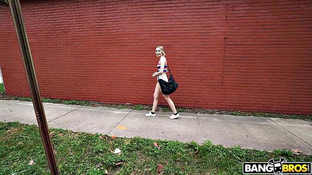 Athena May сосет и трахается в автобусе за деньги, кончает на лицо и глотает сперму от JMacа.