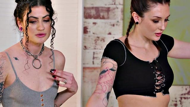 Massaging dyke seduces petite bae before eating her pussy