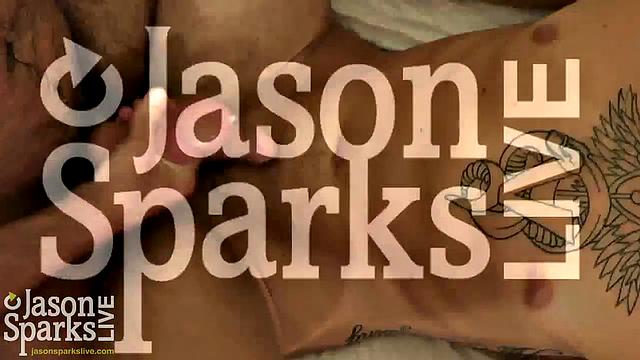 двое волосатых качков устраивают жаркий траха в общежитии