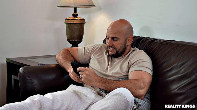 скучная поза с парнем? затащила соседa по комнате в душ и попробовала другой хуй