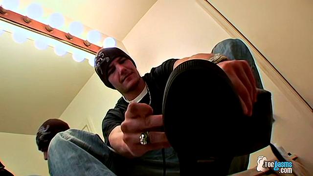 Clyde gets his feet worshipped and covered in cum by another man