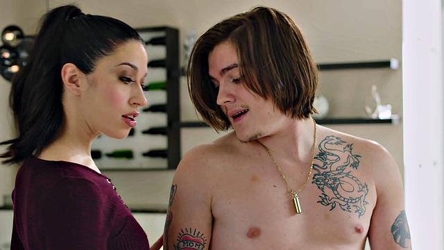 строгая училка устроила контрольную по взрослым шалостям втроём