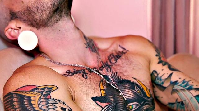 MTF boy strapon fucks babes after pussylicked