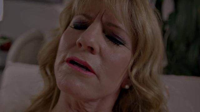 Deep-fingering mother of three