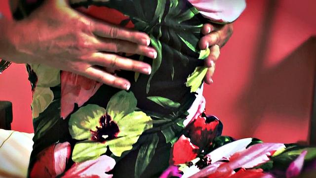 зрелая блондинка получает глубокий внутренний конч