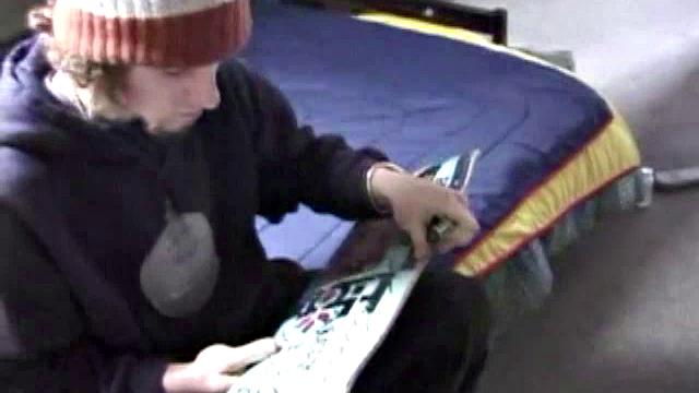 аматор жёстко дрочит и выдавливает всё до последней капли