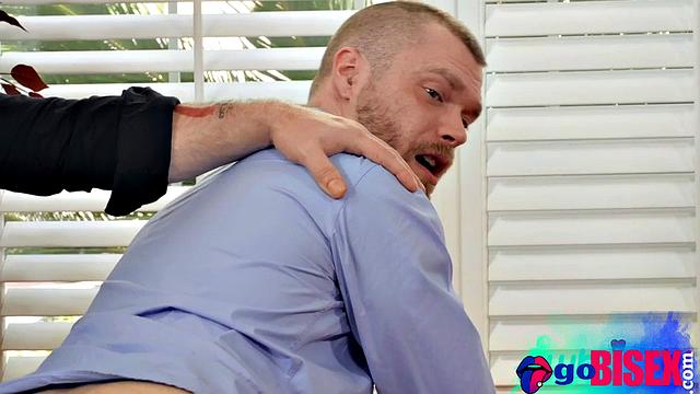 Big-titted bisex MILF pussyfucked in threesome