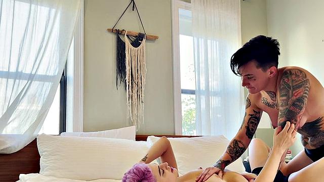 Inked lesbian licks and eats GFs pussy at home