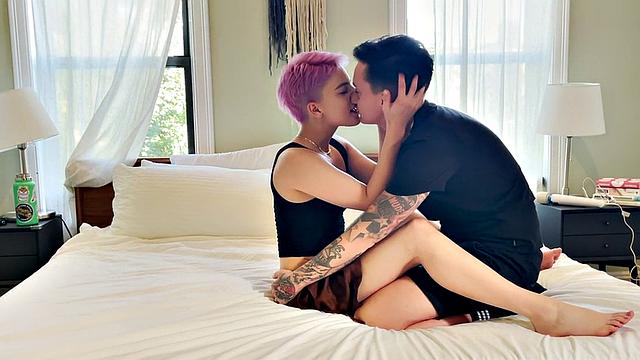 Inked lesbian licks and eats GFs pussy at home