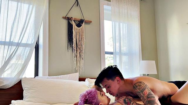 Inked lesbian licks and eats GFs pussy at home