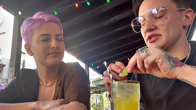 Inked lesbian licks and eats GFs pussy at home