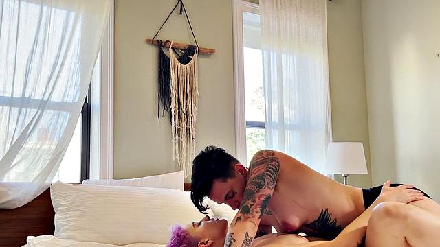 Inked lesbian licks and eats GFs pussy at home