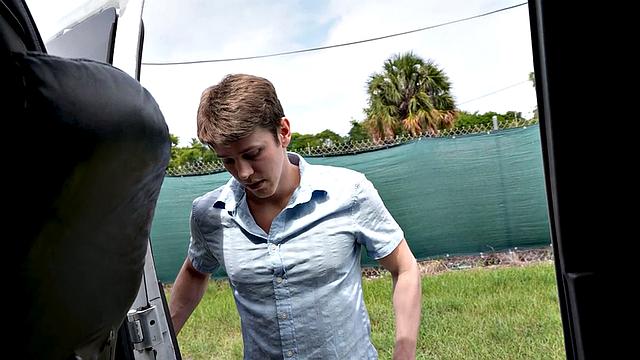 Pulled str8 stud fucks facial guy in public van outdoor