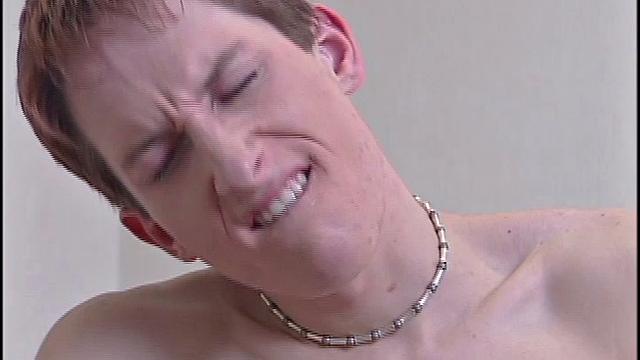 Трой дрочит свой член и кончает обильно