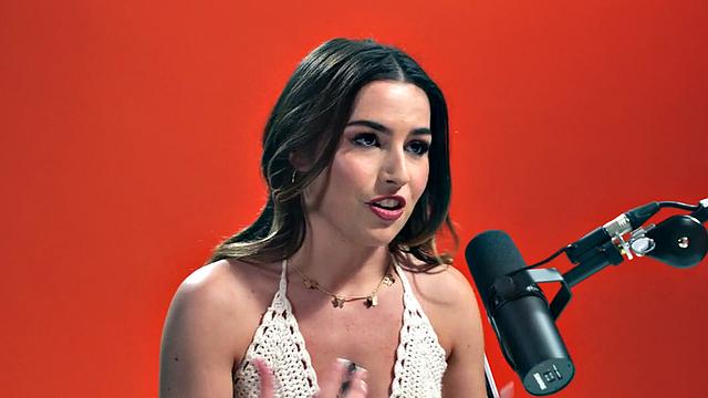 Hitachi babe masturbates her pussy on casting