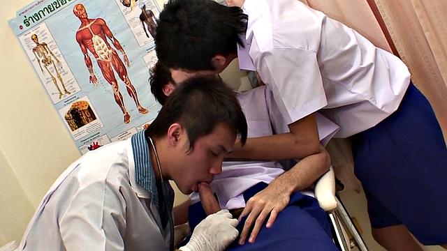 Pissing twinks with Asian stud in threesome in anal hole