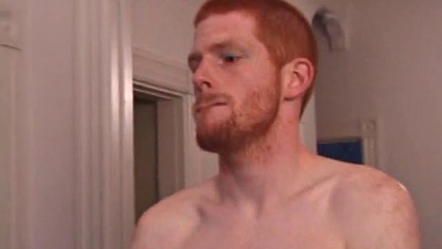 Рыжий парень решил развлечься рукой, зато какой финал у парня