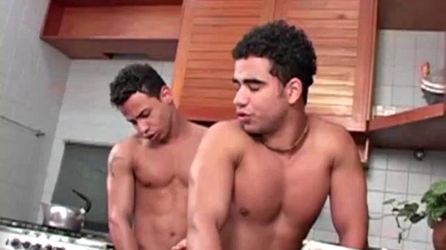 Wearing only a towel, Flavo de Silva prepares breakfast for Darrien Leon. Soon it is revealed that Darien has his plans for a breakfast warm-up. Things get heated when cocks are sucked.