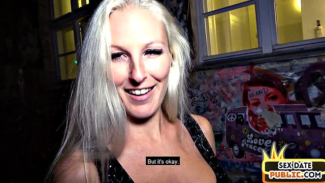 Blonde cougar loves giving head