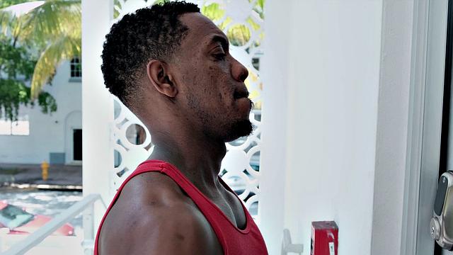 фитнес-милфа разрывает на части клиента, забывшего про бывшую жену