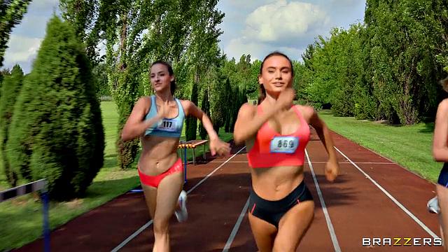 Лана Рой тренируется с Раулем Костой и получает двойную разминку - спорт тут ни при чём, зато как двигается!