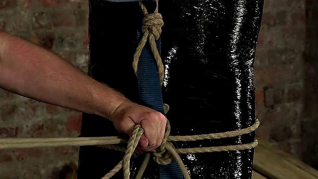 Самый большой дроч для твинка-раба Ксавьера! - Ксавьер Сибли и Себастьян Кейн