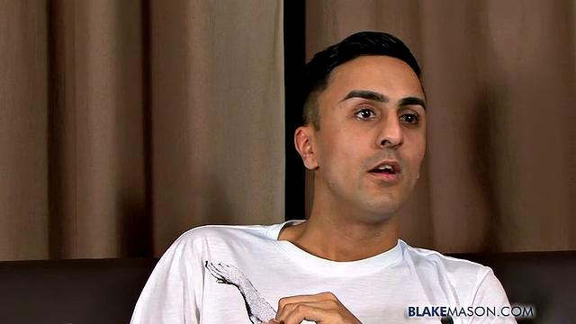 Джамал Джонс принимает толстый член и стонет при каждом глубоком толчке