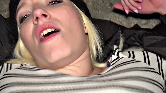 Cash-hungry blonde fucks for a quickie in Czech Republic