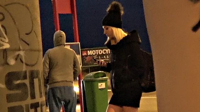 Cash-hungry blonde fucks for a quickie in Czech Republic