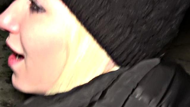 Cash-hungry blonde fucks for a quickie in Czech Republic